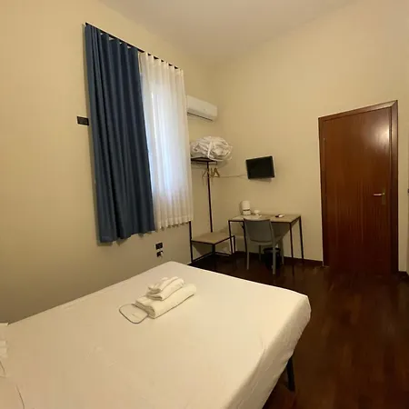 Roma 62 ホテル 2*